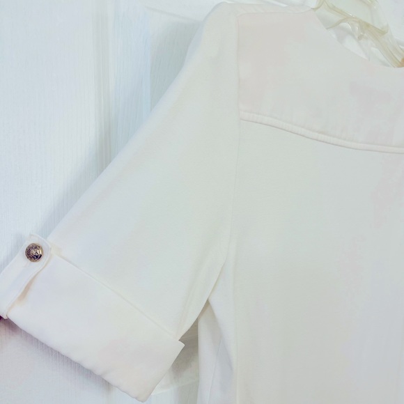 creamy white fluid good quality v neck button front tab sleeve, professional top - Picture 13 of 16